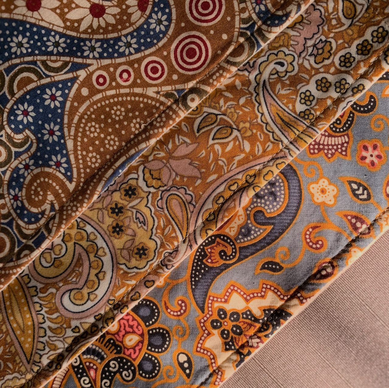 BATIK Bib