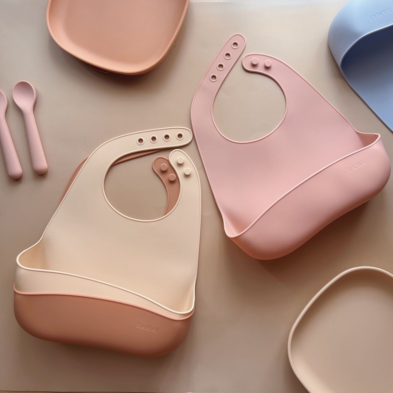 MAKAN Bib